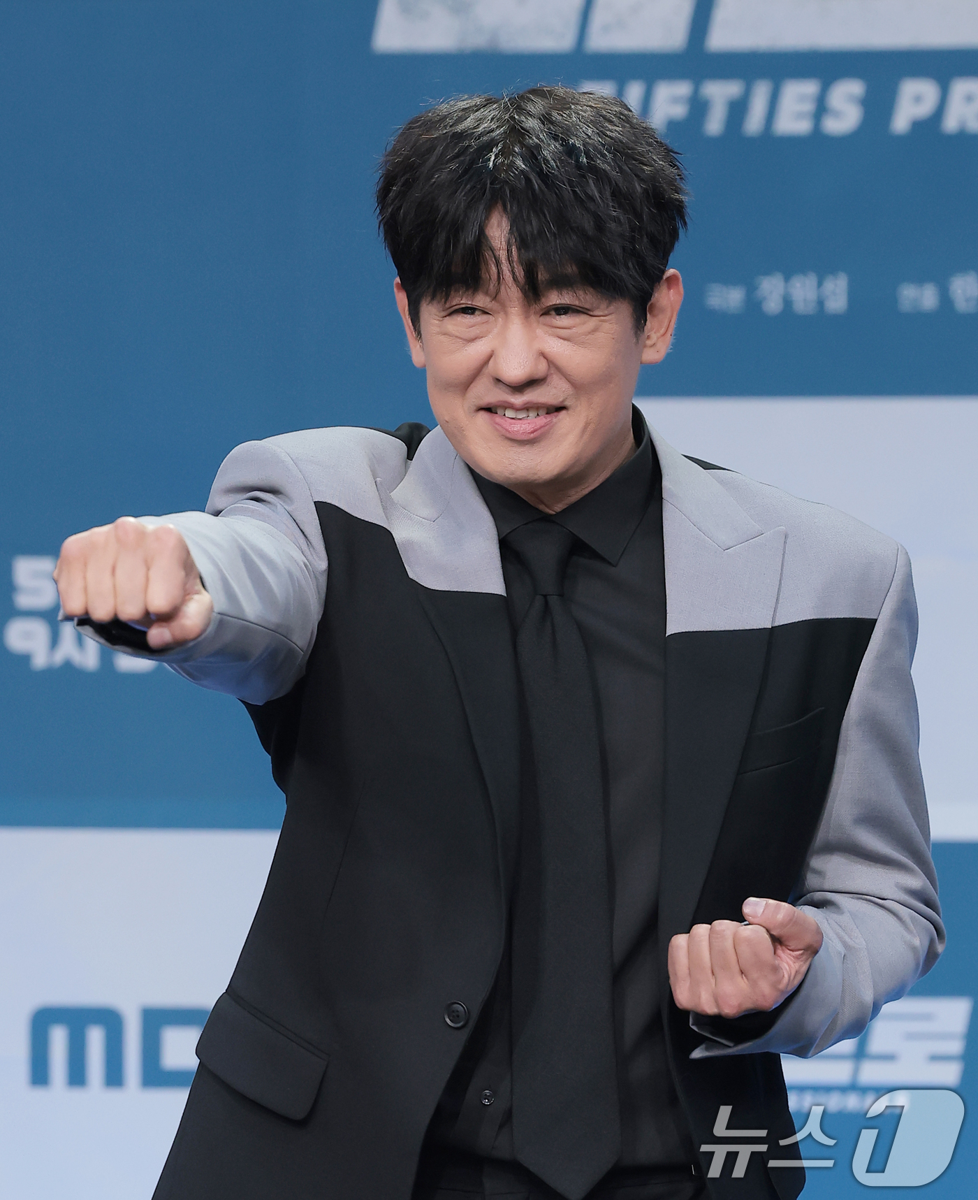 (서울=뉴스1) 권현진 기자 = 배우 허성태가 21일 서울 마포구 상암동 MBC에서 진행된 드라마 '오십프로' 제작발표회에 참석해 포즈를 취하고 있다.'오십프로'는 평범해 보여도 …