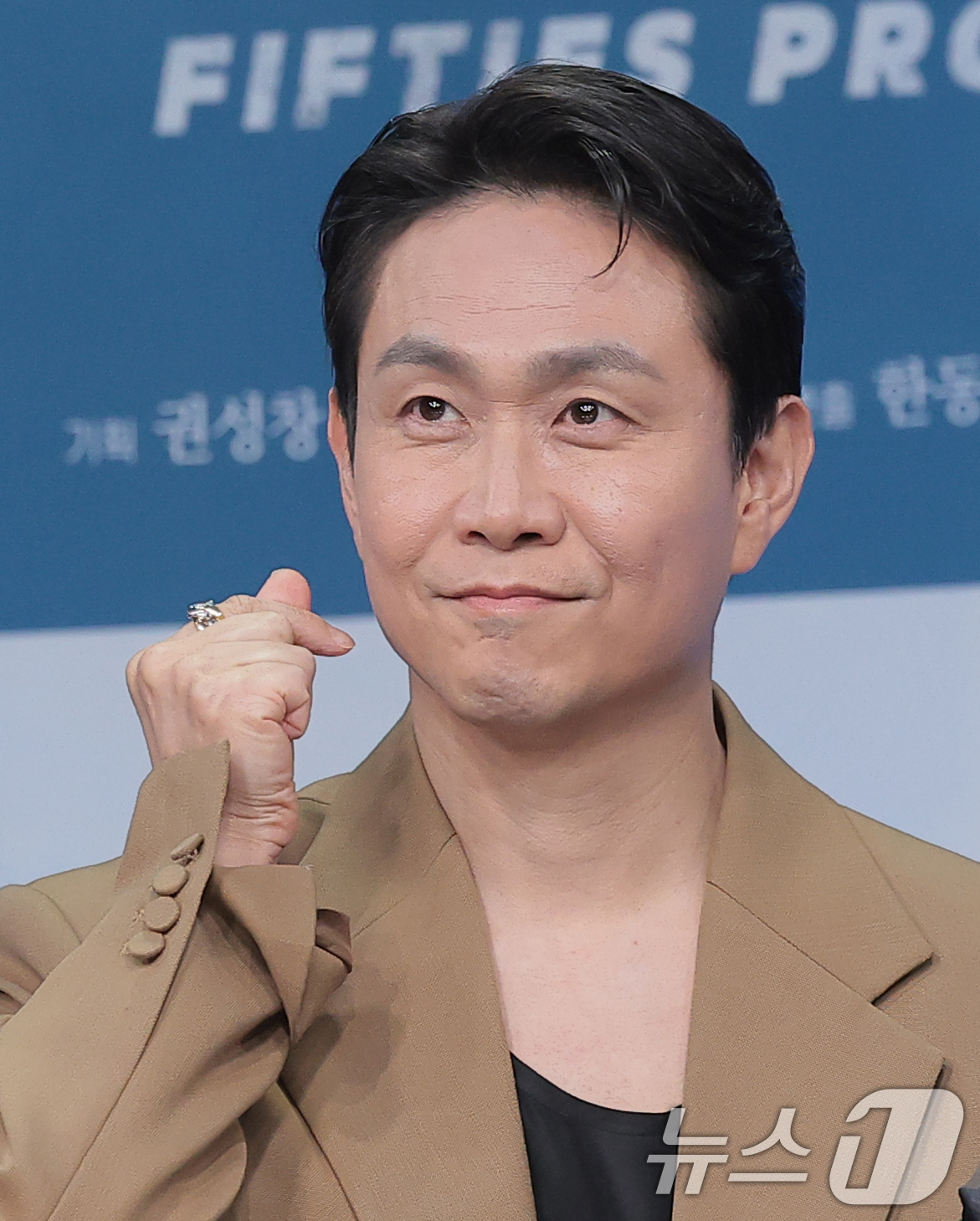 (서울=뉴스1) 권현진 기자 = 배우 오정세가 21일 서울 마포구 상암동 MBC에서 진행된 드라마 '오십프로' 제작발표회에 참석해 포즈를 취하고 있다.'오십프로'는 평범해 보여도 …