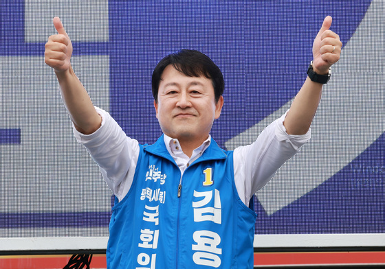 선거운동 펼치는 김용남 민주당 후보