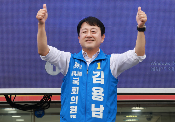 선거운동 출정식 갖는 김용남 후보