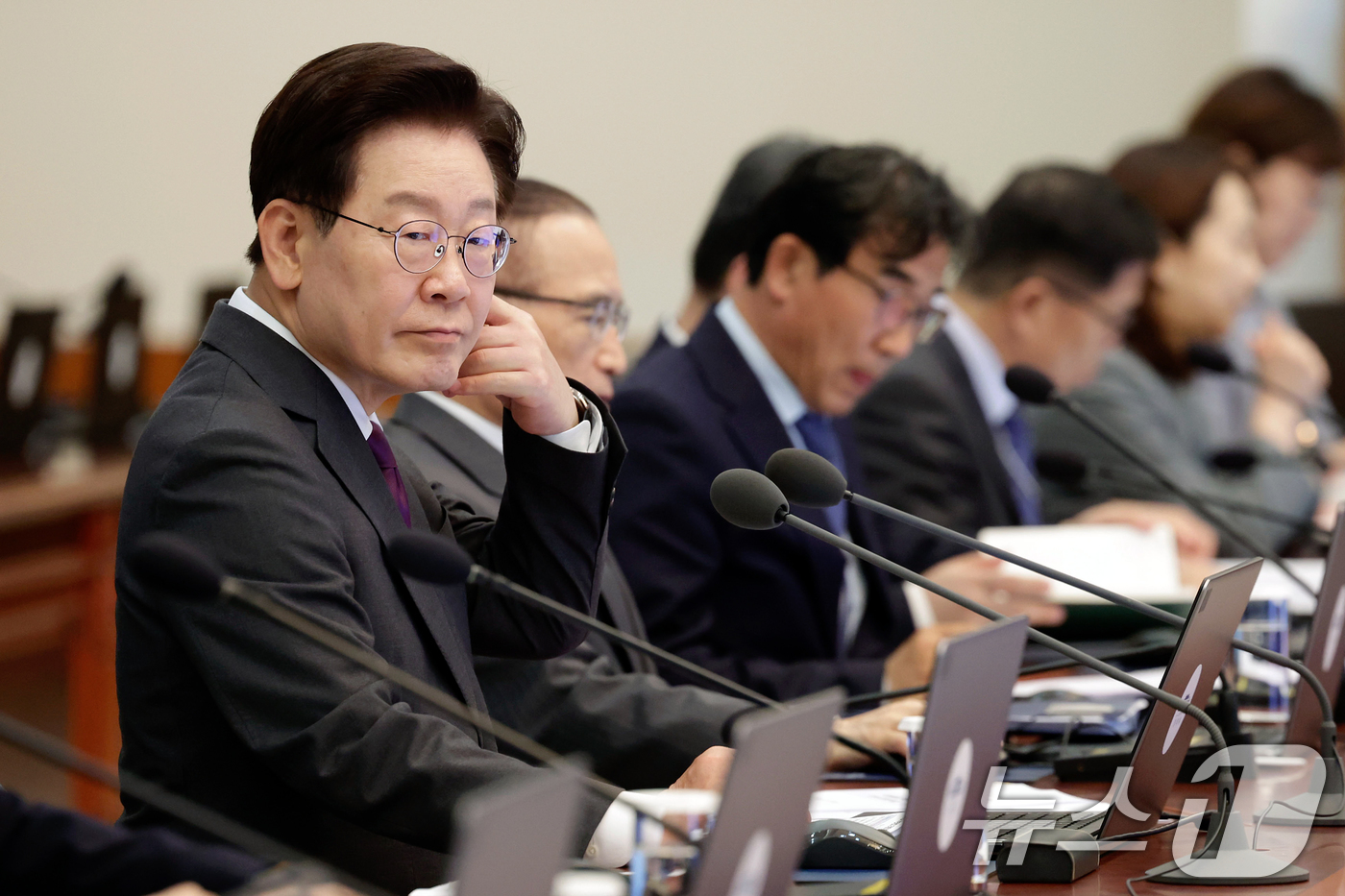 (서울=뉴스1) 허경 기자 = 이재명 대통령이 21일 청와대에서 열린 수석보좌관회의에 참석해 있다. (청와대통신사진기자단) 2026.5.21/뉴스1
