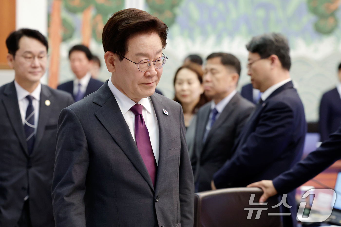 (서울=뉴스1) 허경 기자 = 이재명 대통령이 21일 청와대에서 열린 수석보좌관회의에 입장하고 있다. (청와대통신사진기자단) 2026.5.21/뉴스1