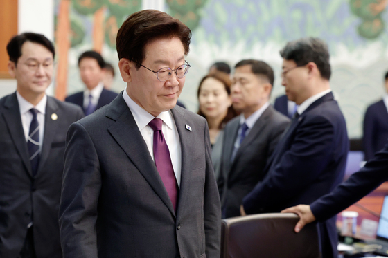李대통령 '강남 매물 중국인 싹쓸이' 보도에 "가짜뉴스, 엄중 책임 물어야"