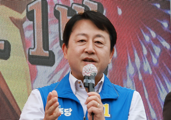 발언하는 김용남 민주당 후보