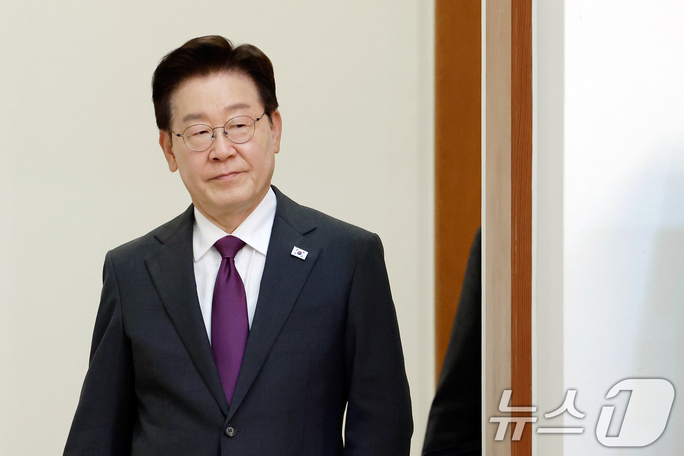 (서울=뉴스1) 허경 기자 = 이재명 대통령이 21일 청와대에서 열린 수석보좌관회의에 입장하고 있다. (청와대통신사진기자단) 2026.5.21/뉴스1