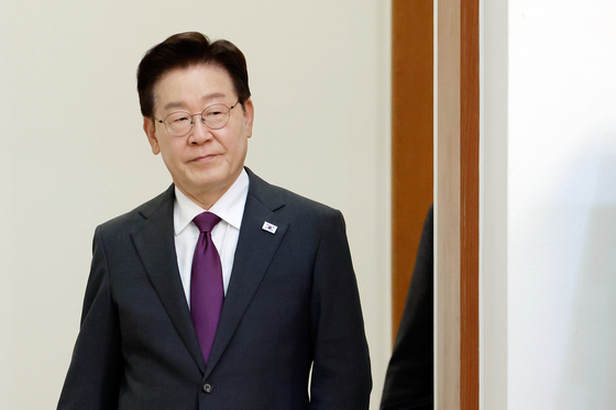 수석보좌관회의 참석하는 이재명 대통령
