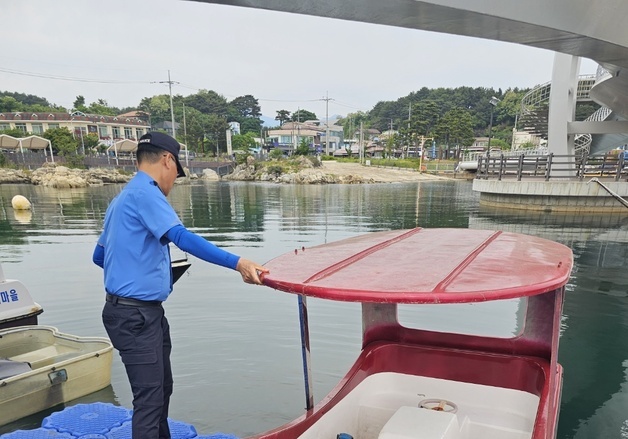 속초해경 "구명조끼 착용 필수"…성수기 안전대책 마련