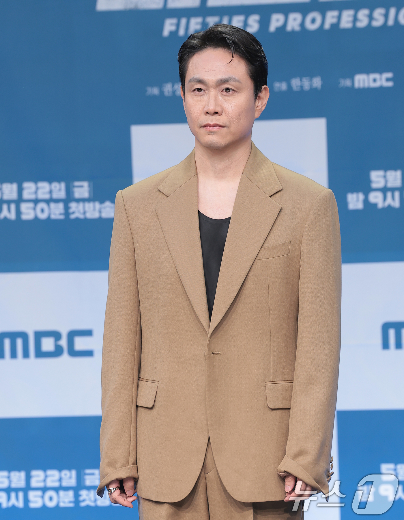(서울=뉴스1) 권현진 기자 = 배우 오정세가 21일 서울 마포구 상암동 MBC에서 진행된 드라마 '오십프로' 제작발표회에 참석해 포즈를 취하고 있다.'오십프로'는 평범해 보여도 …