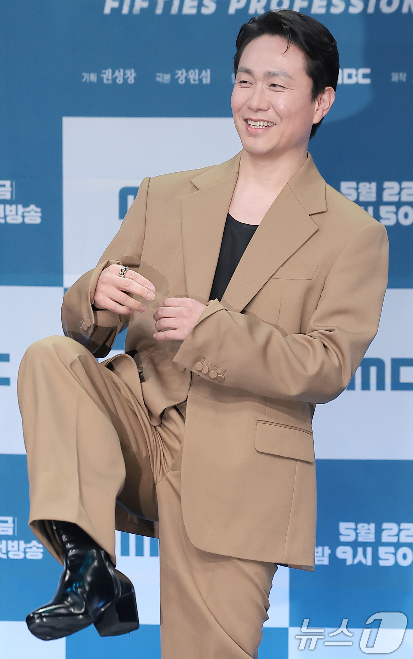 (서울=뉴스1) 권현진 기자 = 배우 오정세가 21일 서울 마포구 상암동 MBC에서 진행된 드라마 '오십프로' 제작발표회에 참석해 포즈를 취하고 있다.'오십프로'는 평범해 보여도 …