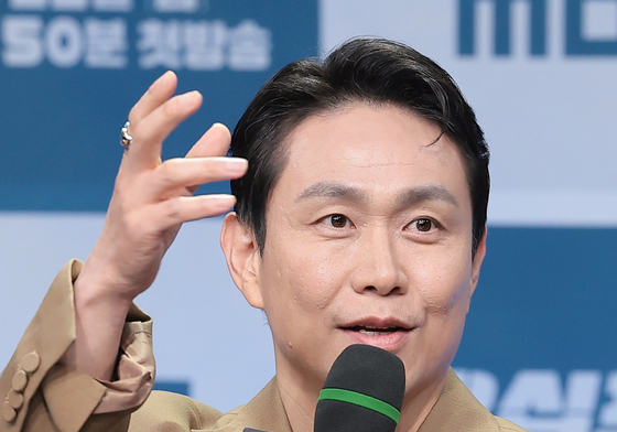인사말 하는 오정세