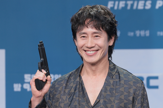 신하균, 여심저격 미소