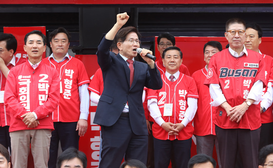 박형준 후보 지지 호소하는 김문수 명예선대위원장