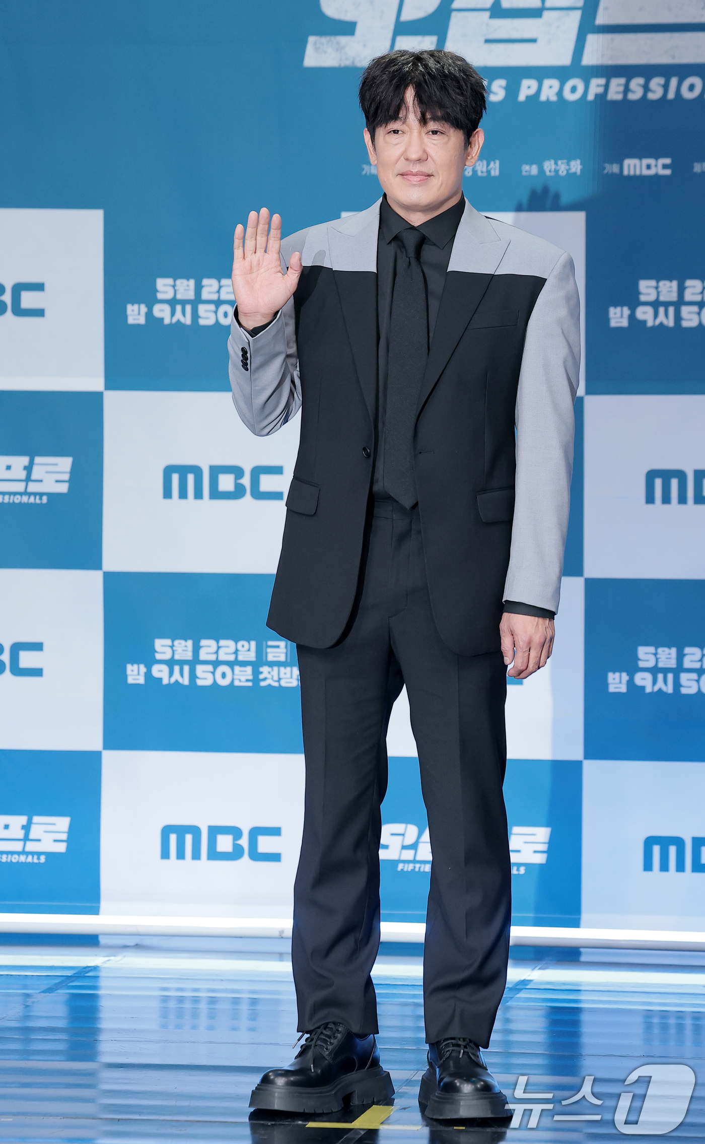 (서울=뉴스1) 권현진 기자 = 배우 오정세가 21일 서울 마포구 상암동 MBC에서 진행된 드라마 '오십프로' 제작발표회에 참석해 포즈를 취하고 있다.'오십프로'는 평범해 보여도 …