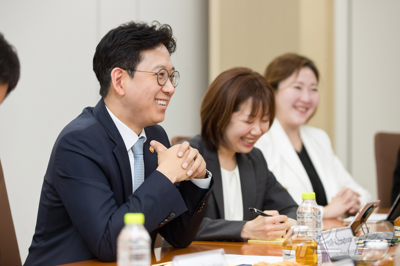 (서울=뉴스1) = 배경훈 부총리 겸 과학기술정보통신부 장관이 21일 오후 서울 종로구 정부서울청사에서 보그단-마틴 국제전기통신연합(ITU) 사무총장과 면담을 하고 있다. (과학기 …