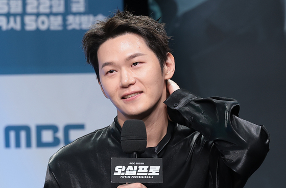 취재진 질문에 답하는 이학주