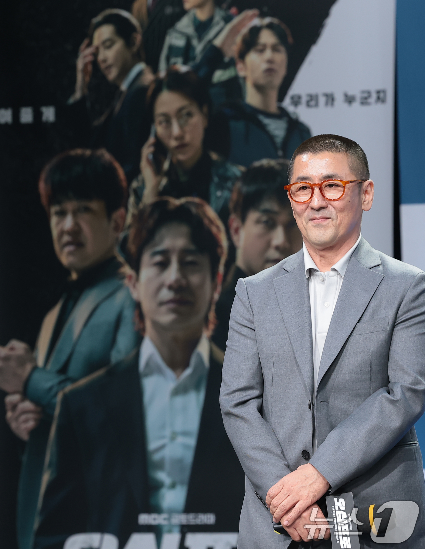 (서울=뉴스1) 권현진 기자 = 한동화 감독이 21일 서울 마포구 상암동 MBC에서 진행된 드라마 '오십프로' 제작발표회에 참석해 미소를 짓고 있다.'오십프로'는 평범해 보여도 끗 …