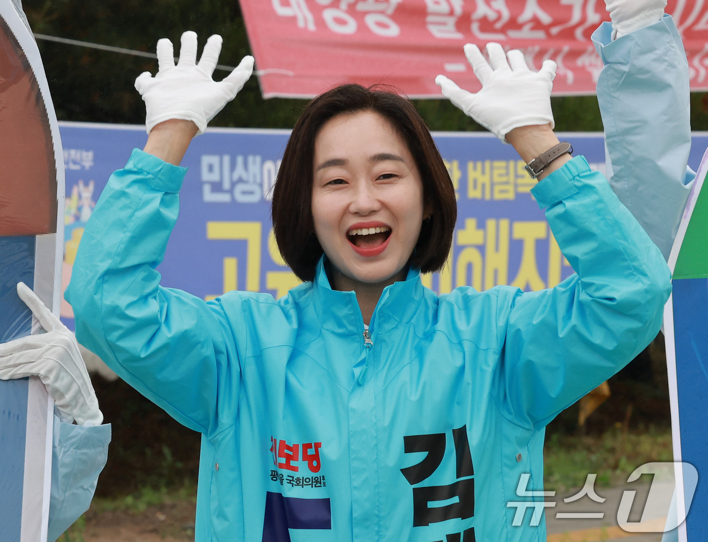 (평택=뉴스1) 임세영 기자 = 김재연 진보당 경기평택을 국회의원 재선거 후보가 21일 경기도 평택시 안중읍 한중사거리에서 지지를 호소하고 있다. 2026.5.21/뉴스1