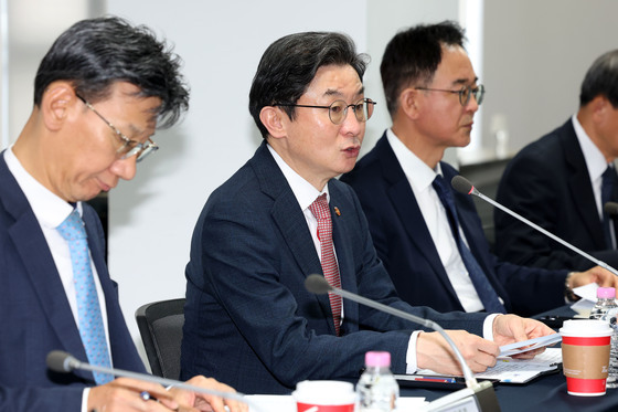 이억원 금융위원장,  중동상황 피해업종(해운) 관련 산업-금융권 간담회 발언