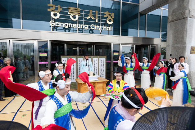 강릉단오제 서막 올린 '신주빚기'…천년 축제 본격 시작