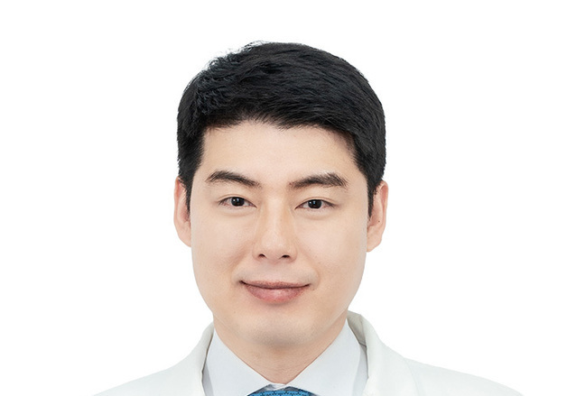 [의학칼럼]날개뼈 통증, 단순 어깨 질환 아닌 목뼈 이상일수도