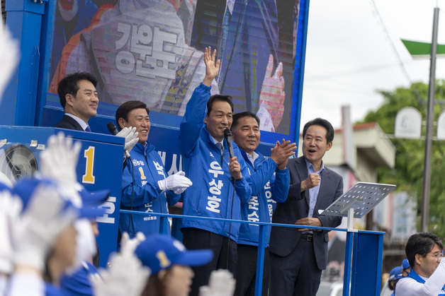 홍천 찾은 우상호 강원도지사 후보