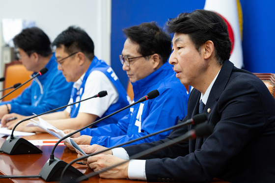 민주당 인천 지역 의원들, 유정복 국민의힘 인천시장 후보 배우자 가상자산 의혹 관련 긴급 회견