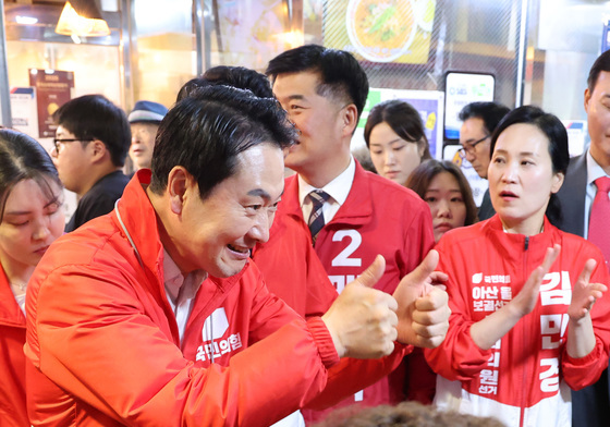 엄지 치켜세우는 장동혁 대표