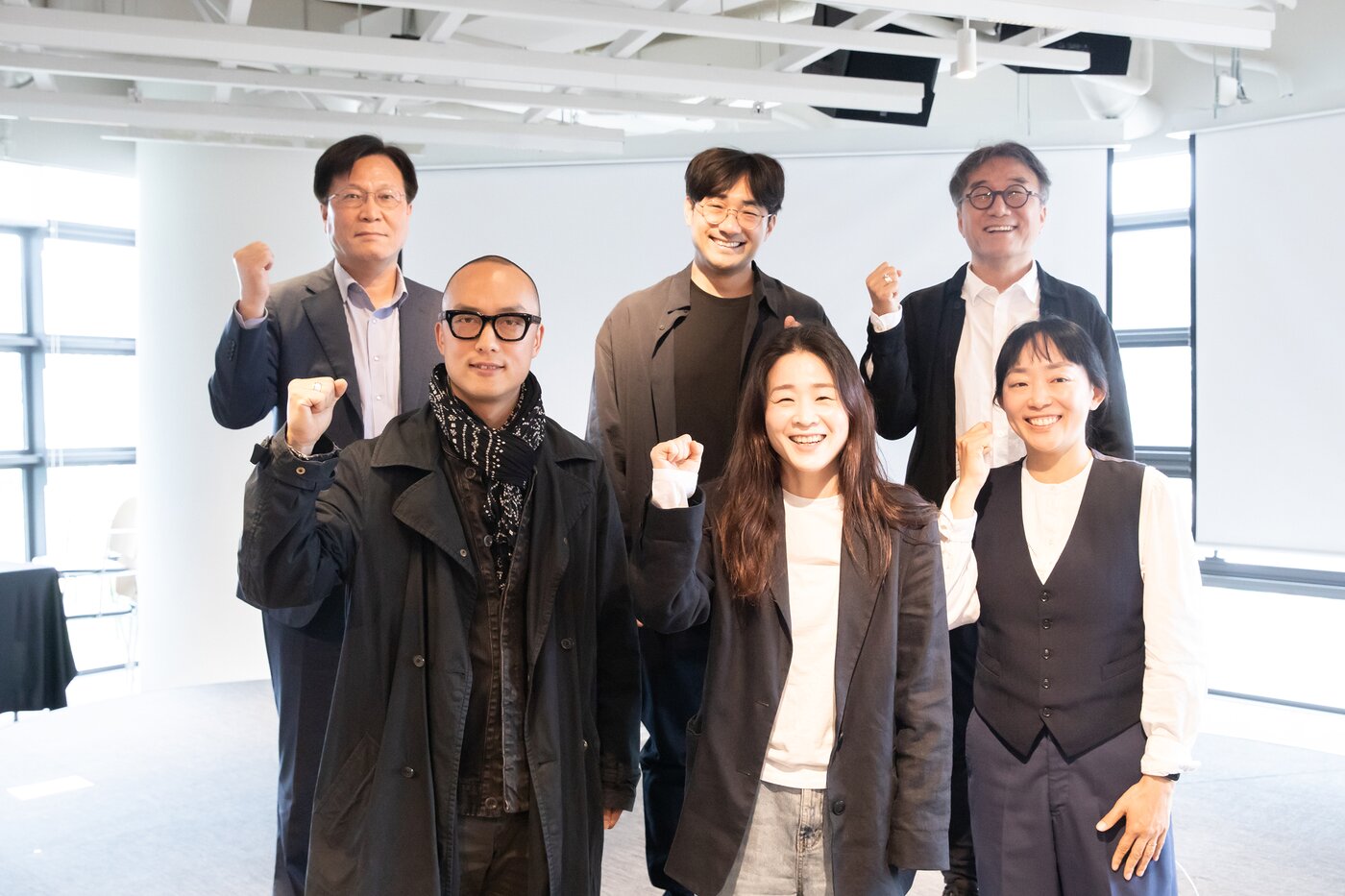 본문 이미지 - 기자간담회 참석자들 단체 사진(예술경영지원센터 제공)
