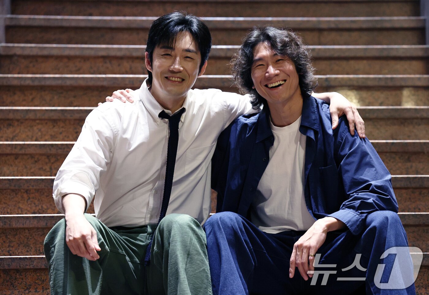 본문 이미지 - 드라마 '허수아비'에서 강성경찰서 형사역을 맡은 배우 전재홍(왼쪽)과 김은우 ⓒ 뉴스1 구윤성 기자