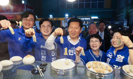 유세 첫 날 대전 찾은 민주당