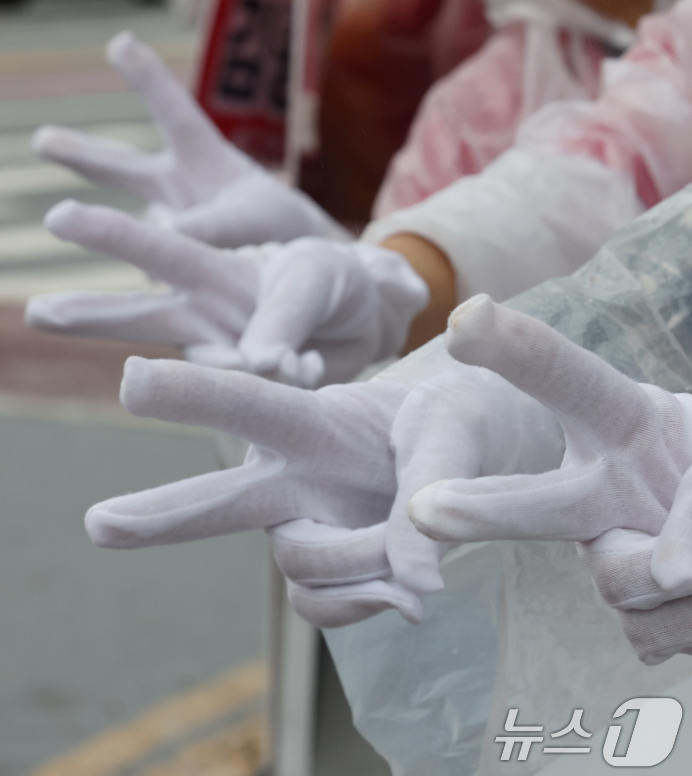 (대전=뉴스1) 김기태 기자 = 6.3 지방선거 공식 선거운동 첫 날인 21일 대전 중구 태평오거리에서 국민의힘 선거운동원들이 선거유세를 하고 있다. 2026.5.21/뉴스1