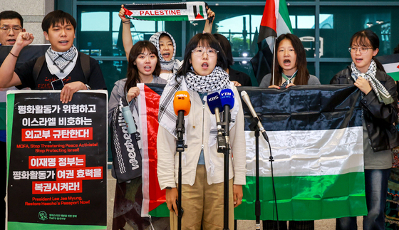 이스라엘서 석방된 한국인 활동가 2명 귀국