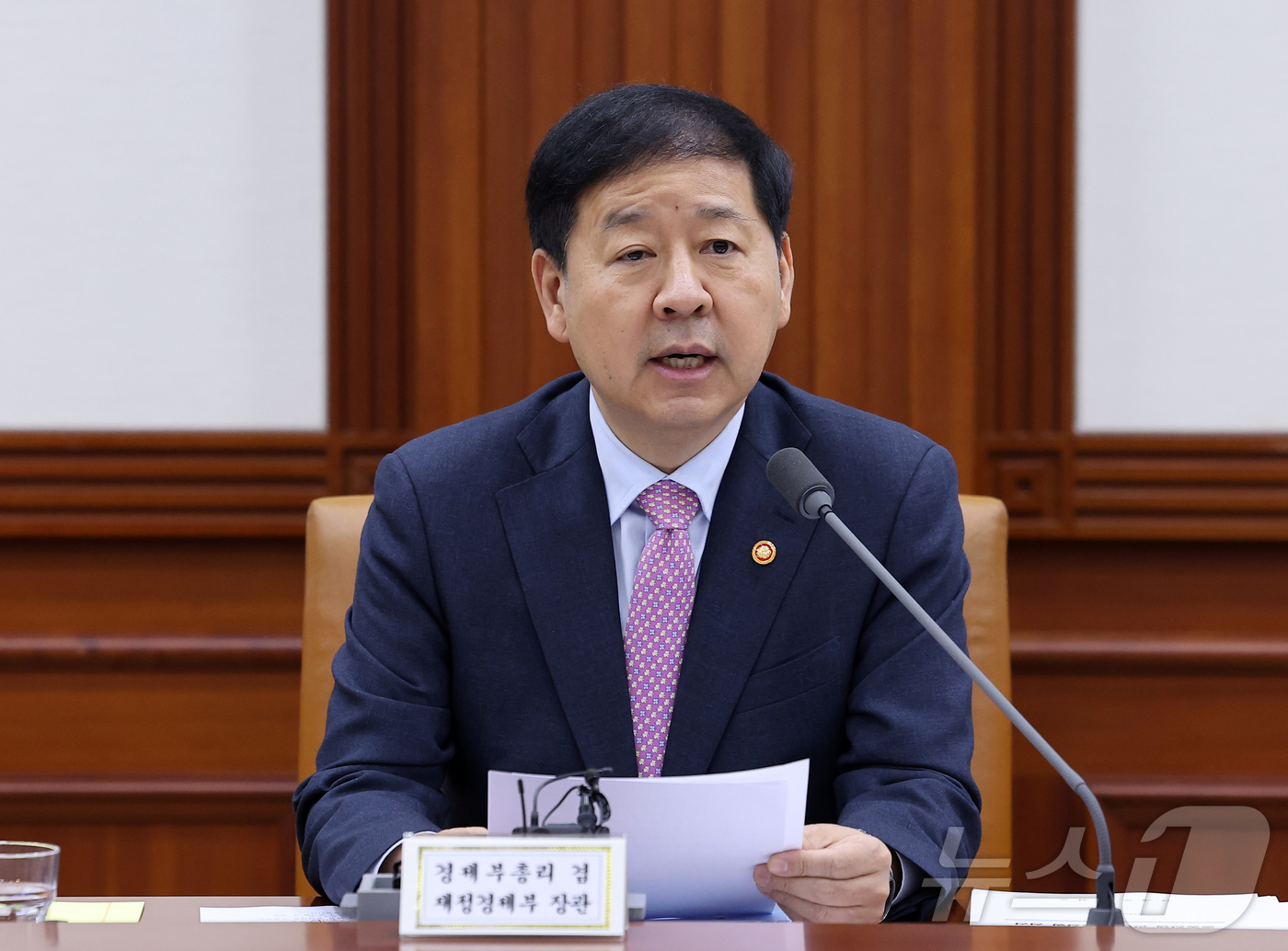 (서울=뉴스1) 김성진 기자 = 구윤철 경제부총리 겸 재정경제부 장관이 22일 서울 종로구 정부서울청사에서 열린 비상경제본부 회의 겸 경제관계장관회의·국가창업시대 전략회의 및 부동 …