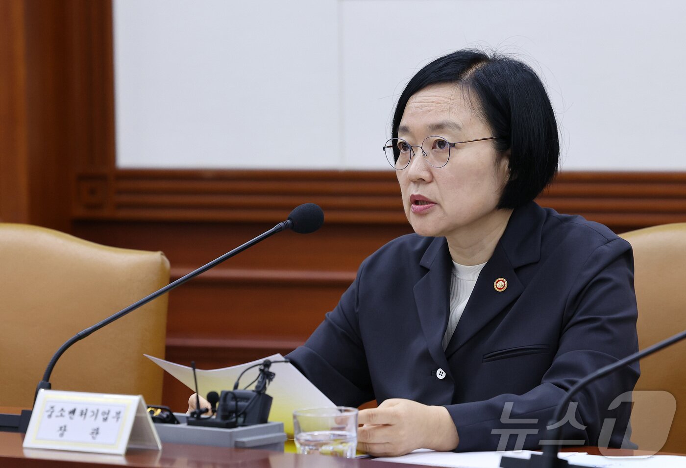 본문 이미지 - 한성숙 중소벤처기업부 장관이 22일 서울 종로구 정부서울청사에서 열린 비상경제본부 회의 겸 경제관계장관회의·국가창업시대 전략회의 및 부동산관계장관회의에서 발언하고 있다. 2026.5.22 ⓒ 뉴스1 김성진 기자
