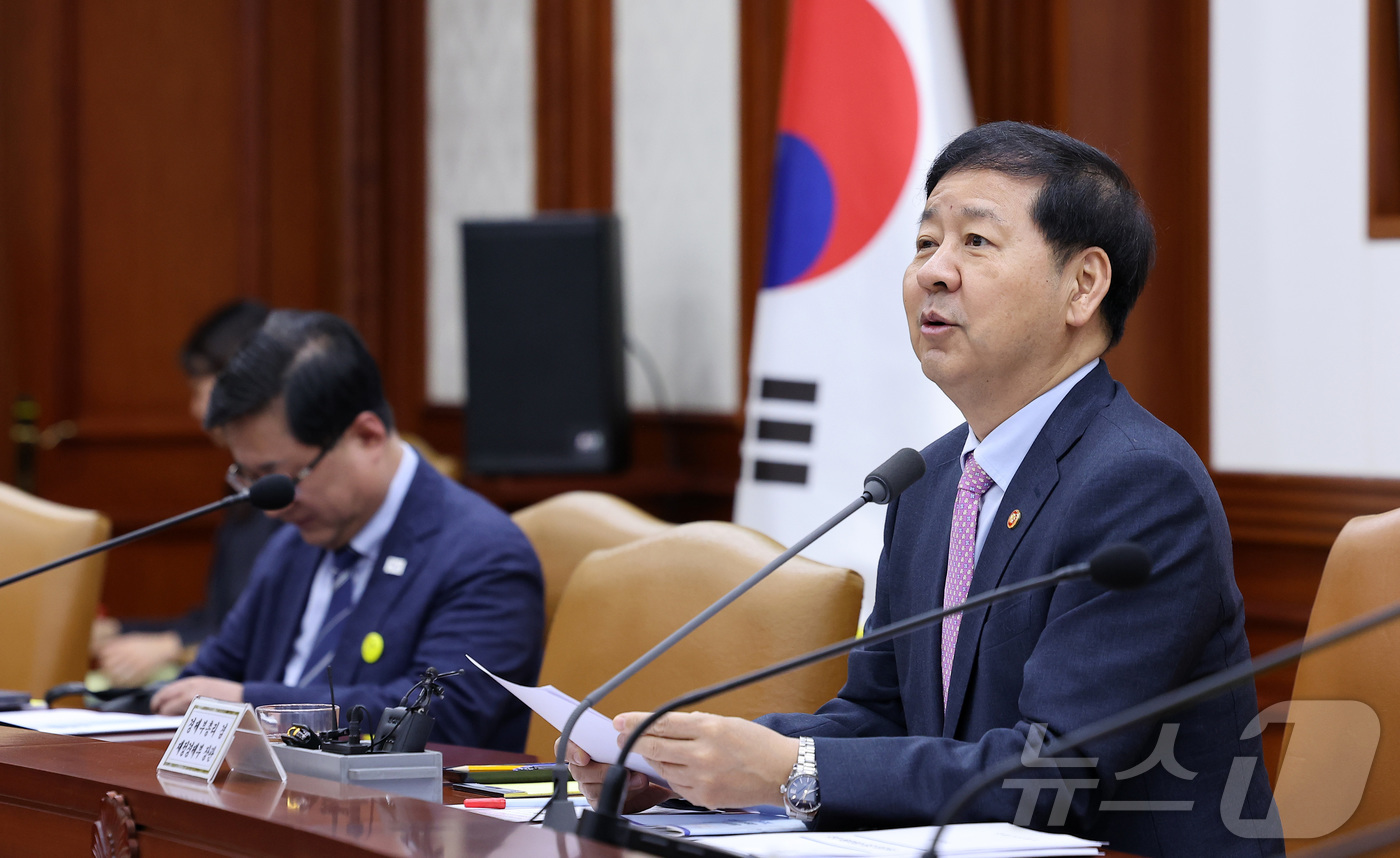 (서울=뉴스1) 김성진 기자 = 구윤철 경제부총리 겸 재정경제부 장관이 22일 서울 종로구 정부서울청사에서 열린 비상경제본부 회의 겸 경제관계장관회의·국가창업시대 전략회의 및 부동 …