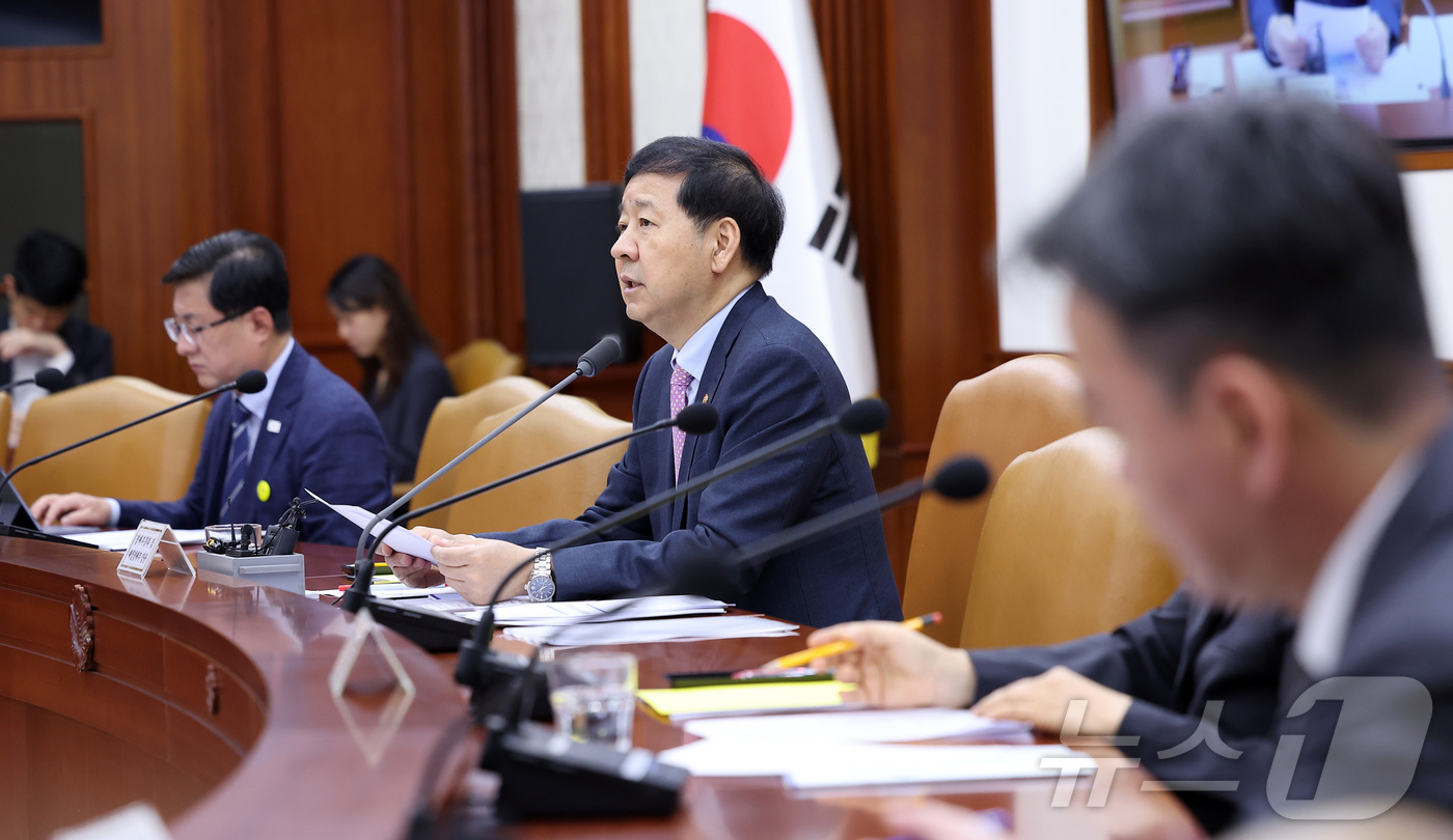 (서울=뉴스1) 김성진 기자 = 구윤철 경제부총리 겸 재정경제부 장관이 22일 서울 종로구 정부서울청사에서 열린 비상경제본부 회의 겸 경제관계장관회의·국가창업시대 전략회의 및 부동 …