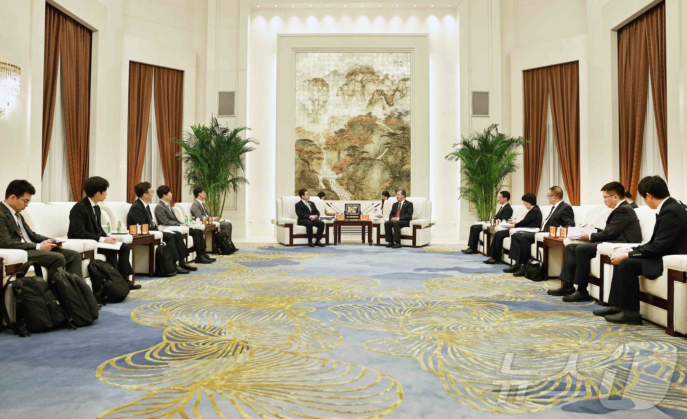 (서울=뉴스1) = '아시아태평양경제협력공동체(APEC) 통상장관회의' 참석차 중국 쑤저우를 방문중인 여한구 산업통상부 통상교섭본부장이 지난 21일(현지시간) 판 보 중국 쑤저우시 …
