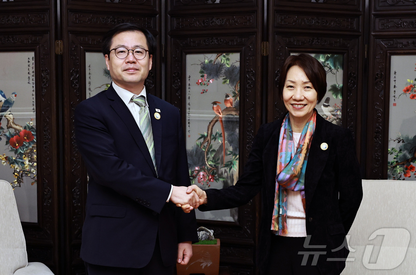 (서울=뉴스1) = '아시아태평양경제협력공동체(APEC) 통상장관회의' 참석차 중국 쑤저우를 방문중인 여한구 산업통상부 통상교섭본부장이 21일(현지시간) 그레이스 푸 하이 옌 싱가 …