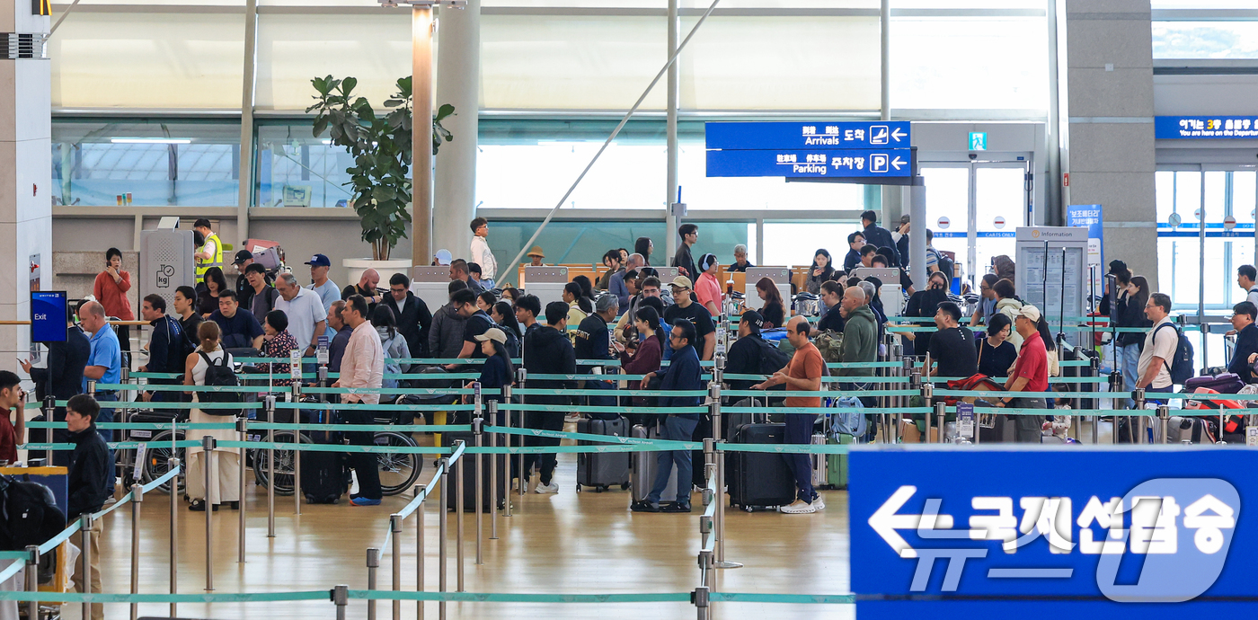 (인천공항=뉴스1) 이호윤 기자 = 최근 콩고민주공화국과 우간다 등에서 에볼라바이러스병 집단 발생이 이어지면서 세계보건기구(WHO)는 국제 공중보건 위기 상황을 선언했다. 이에 지 …
