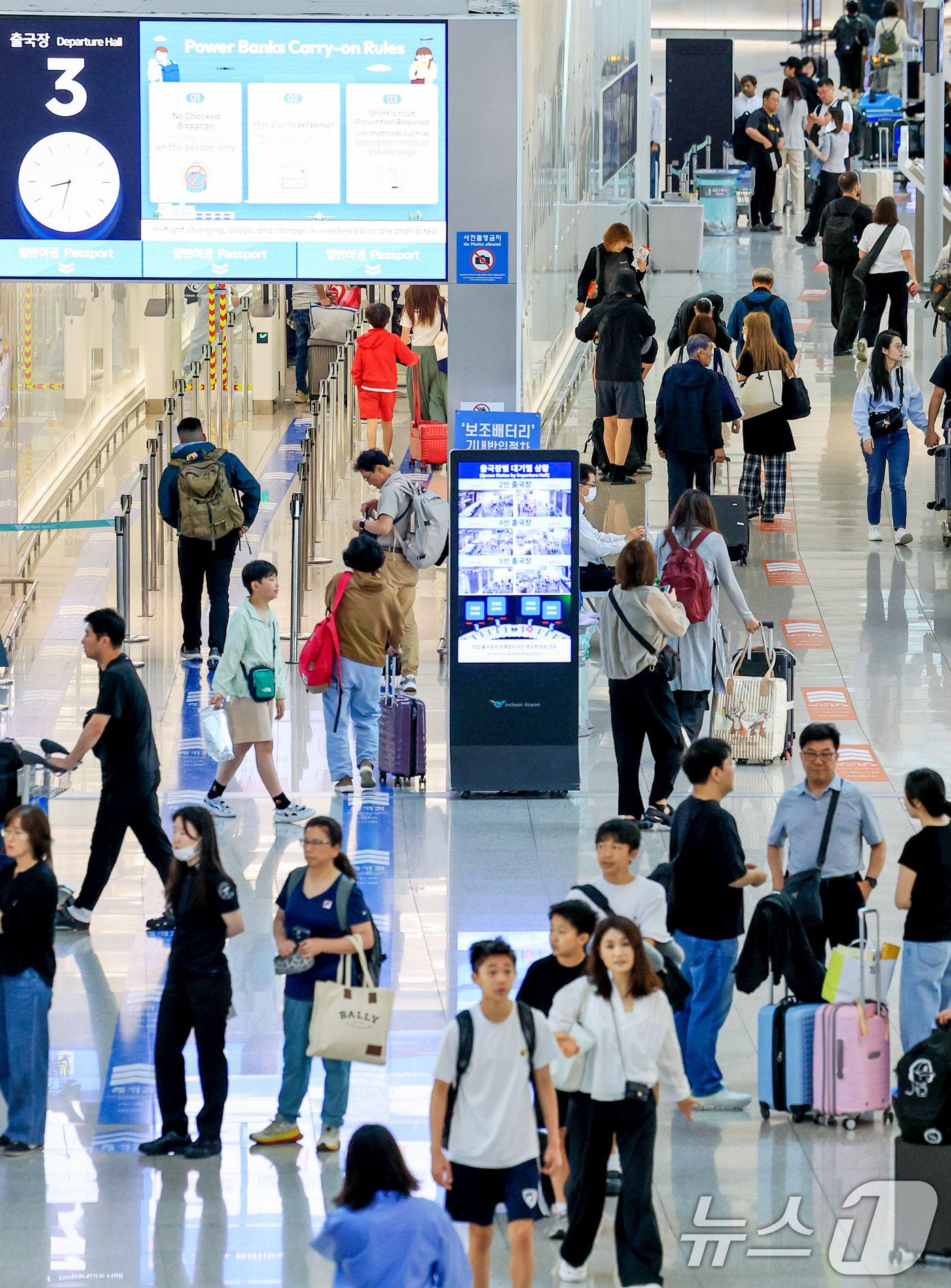 (인천공항=뉴스1) 이호윤 기자 = 최근 콩고민주공화국과 우간다 등에서 에볼라바이러스병 집단 발생이 이어지면서 세계보건기구(WHO)는 국제 공중보건 위기 상황을 선언했다. 이에 지 …