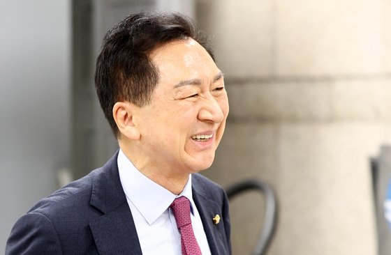 '김건희 명품백 청탁 혐의' 김기현 의원 부부, 첫 공판