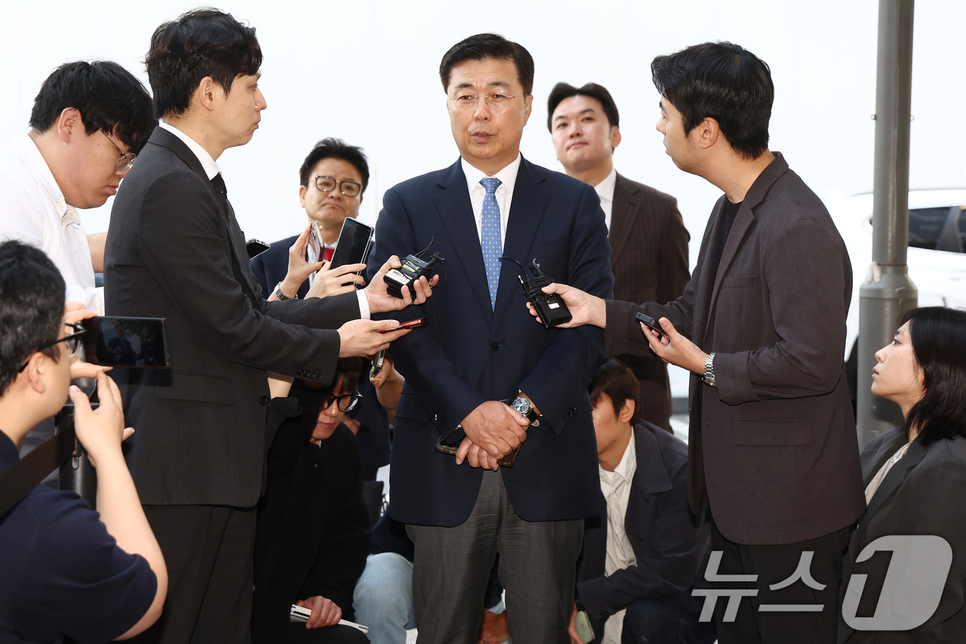 (과천=뉴스1) 김민지 기자 = 홍장원 전 국가정보원 1차장이 22일 12·3 비상계엄 선포 직후 미국 등 주요 우방국에 계엄의 정당성을 옹호하는 메시지를 전달하도록 지시했다는 의 …