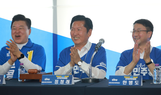 민주당 충북후보 지원 나선 정청래…국민의힘은 전통시장 집중 유세