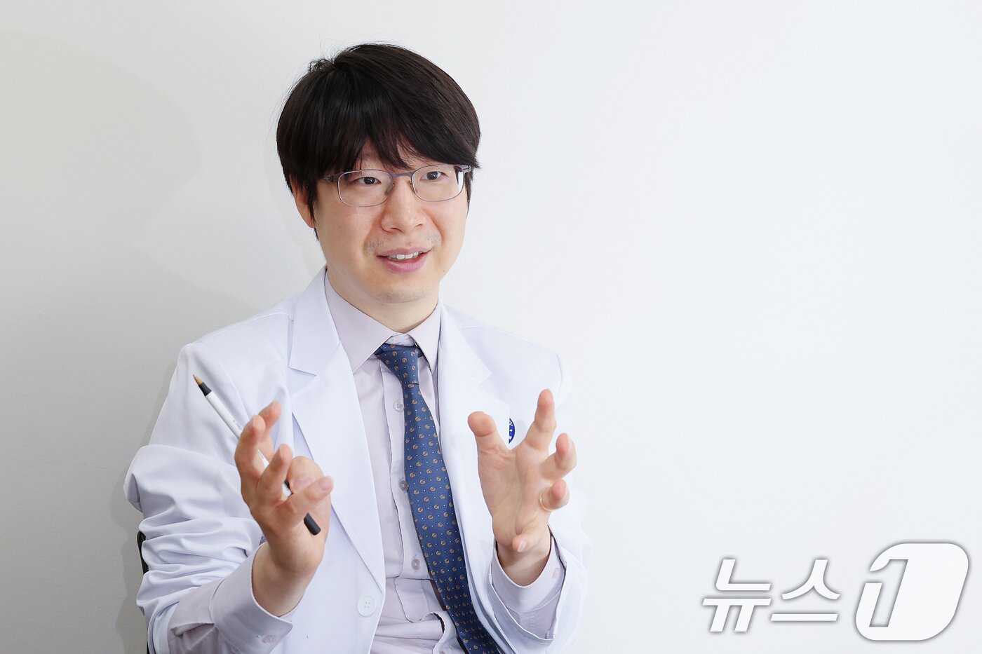 본문 이미지 - 김창곤 연세암병원 종양내과 교수가 서울 서대문구 연세암병원 중입자치료센터에서 뉴스1과 인터뷰하고 있다. ⓒ 뉴스1 조연우 인턴기자