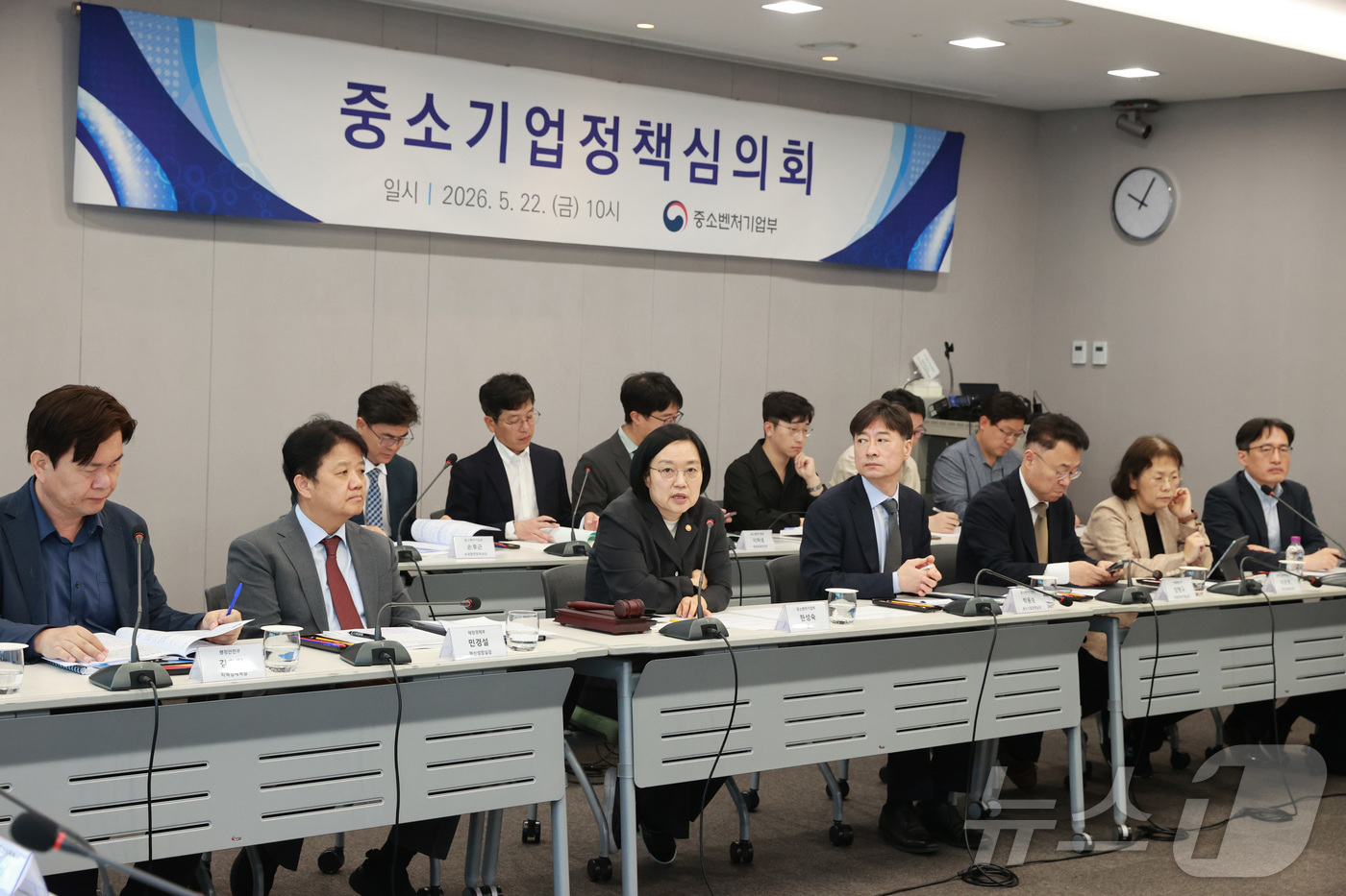 (서울=뉴스1) = 한성숙 중소벤처기업부 장관이 22일 오전 서울 종로구 광화문에서 열린 2026년 제2차 중소기업정책심의회를 주재하고 있다. (중소벤처기업부 제공. 재판매 및 D …