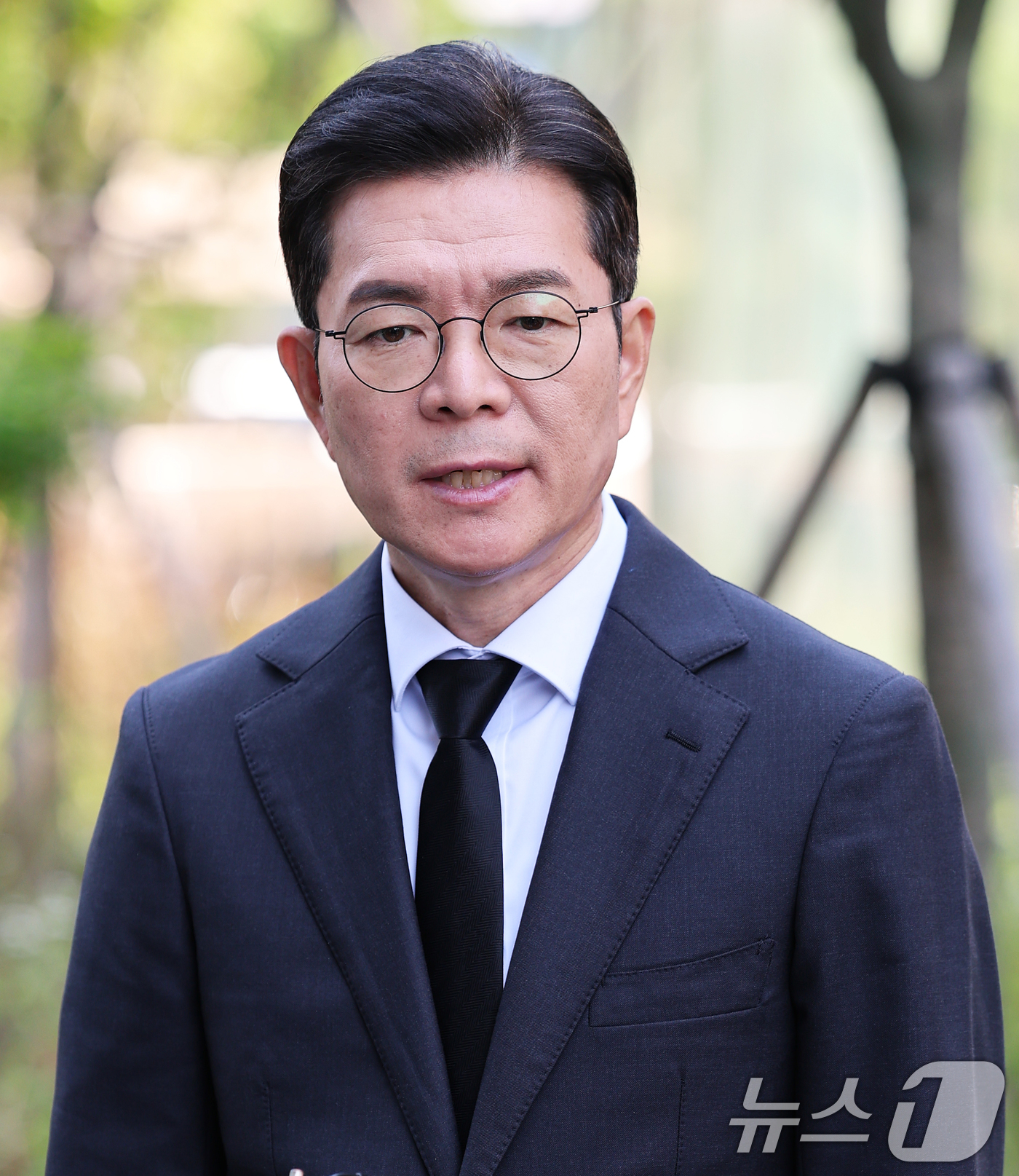 (서울=뉴스1) 오대일 기자 = 정원오 더불어민주당 서울시장 후보와 권영국 정의당 서울시장 후보가 22일 서울 광진구 지하철 2호선 구의역에서 열린 구의역 참사 10주기 추모문화제 …