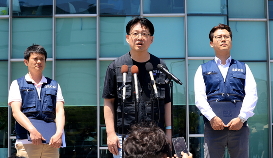 발언하는 이호석 전국삼성전자 노동조합 수원지부장