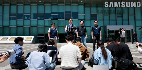 성명문 발표하는 삼성전자노동조합