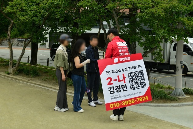 QR코드·깃발·손편지로 얼굴 알리기…대구 후보들 이색 선거운동 열전
