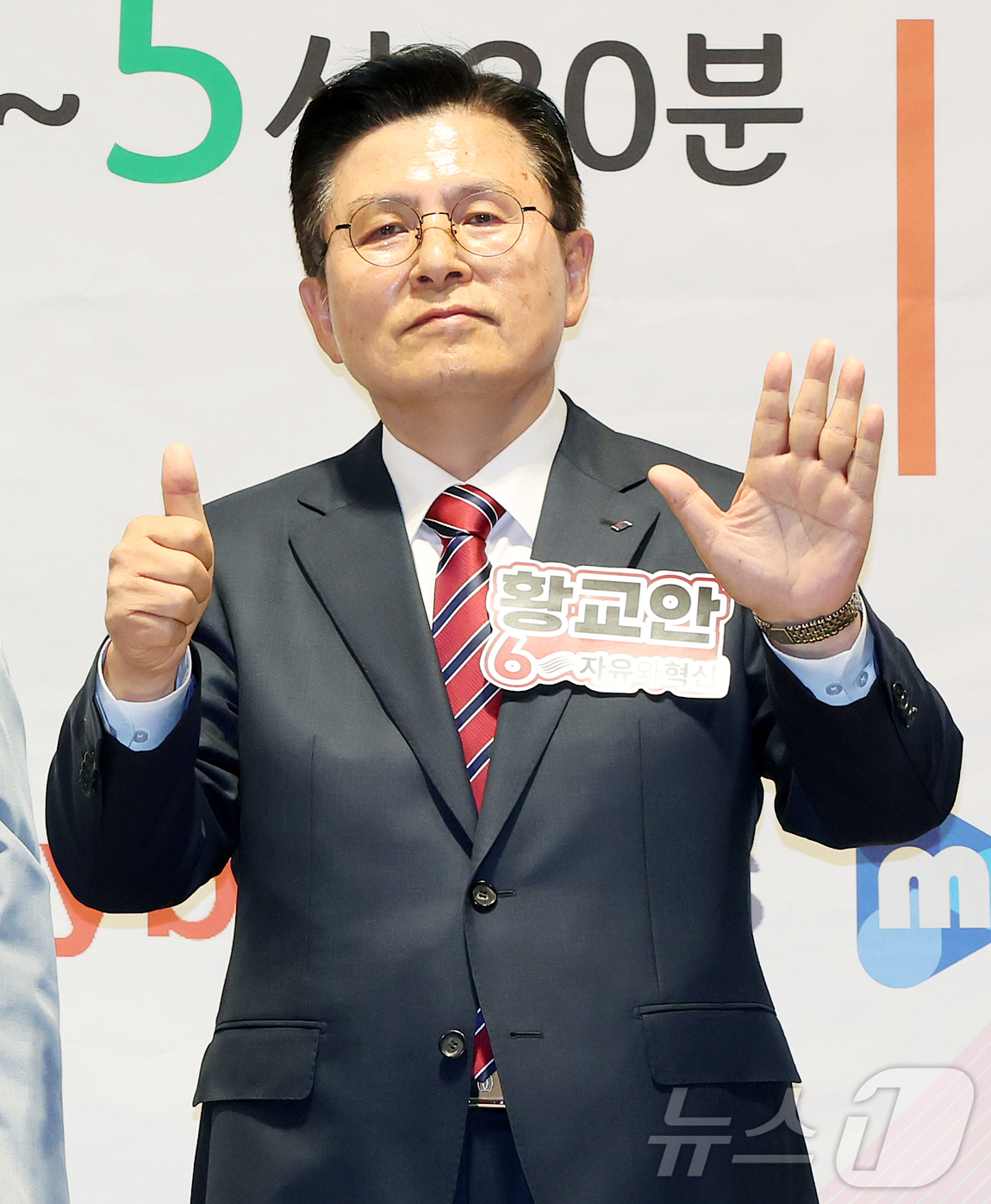 (평택=뉴스1) 김진환 기자 = 황교안 자유와혁신 경기평택을 재보궐선거 후보가 22일 오후 경기 평택시 팽성국제교류센터에서 열린 6·3 국회의원 재보궐선거 언론사 주관 후보자 초청 …